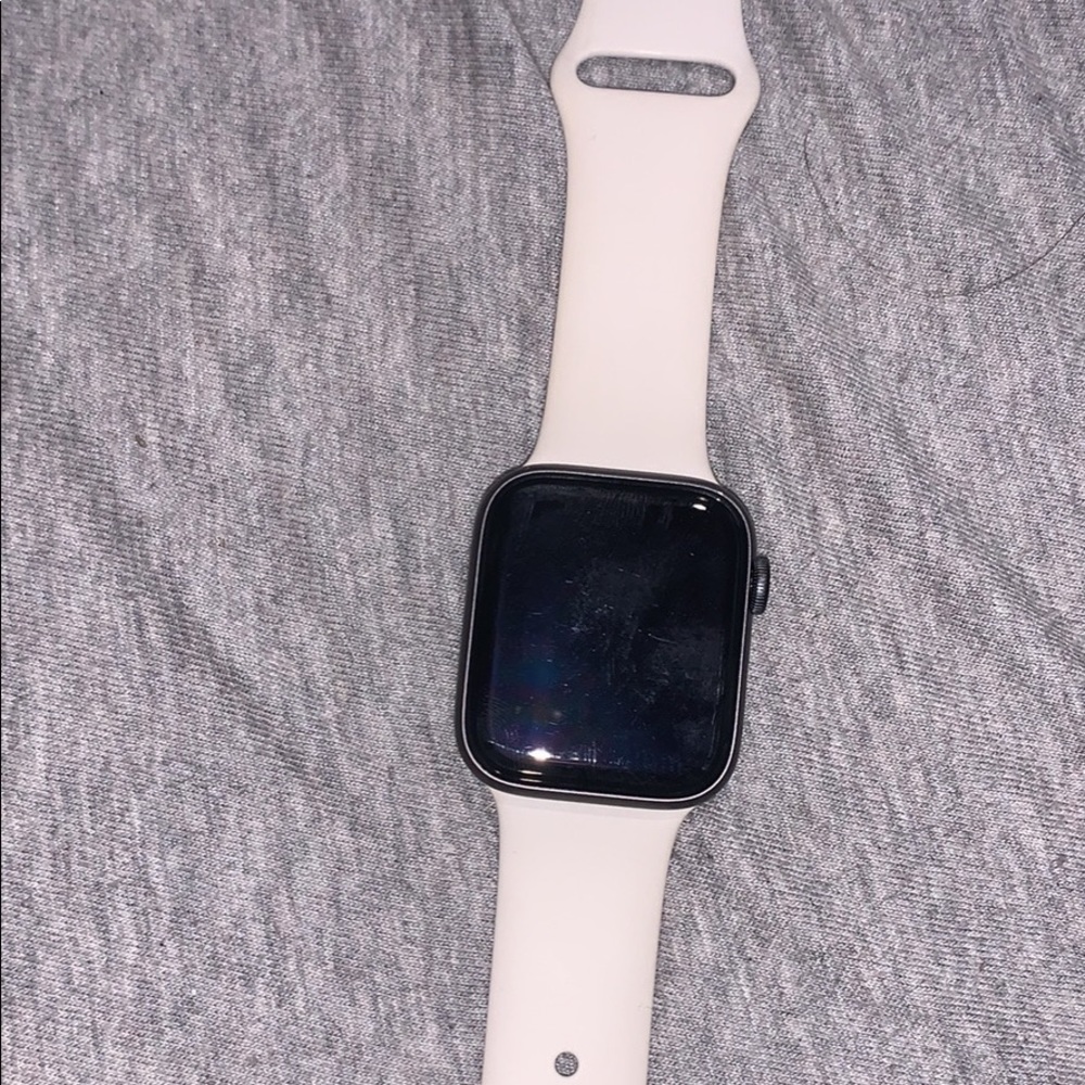 It’s a new series 5 Apple Watch I have 2 btw and I’m selling two one is rosegold